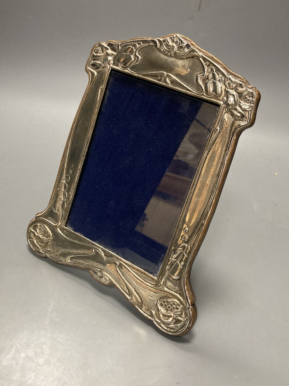 An Edwardian Art Nouveau silver mounted photograph frame, James Deakin & Sons, Birmingham, 1904, 21.3cm.